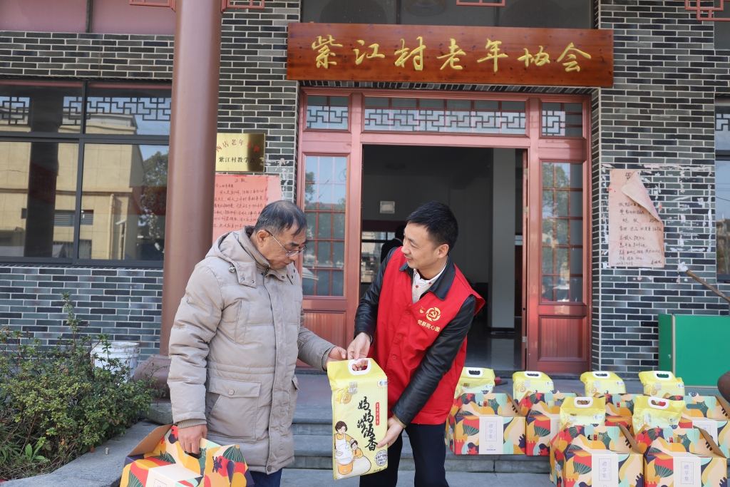 暖春意，敬老情-mk体育mk体育首页_MK(中国)多年坚持慰问孤寡老人
